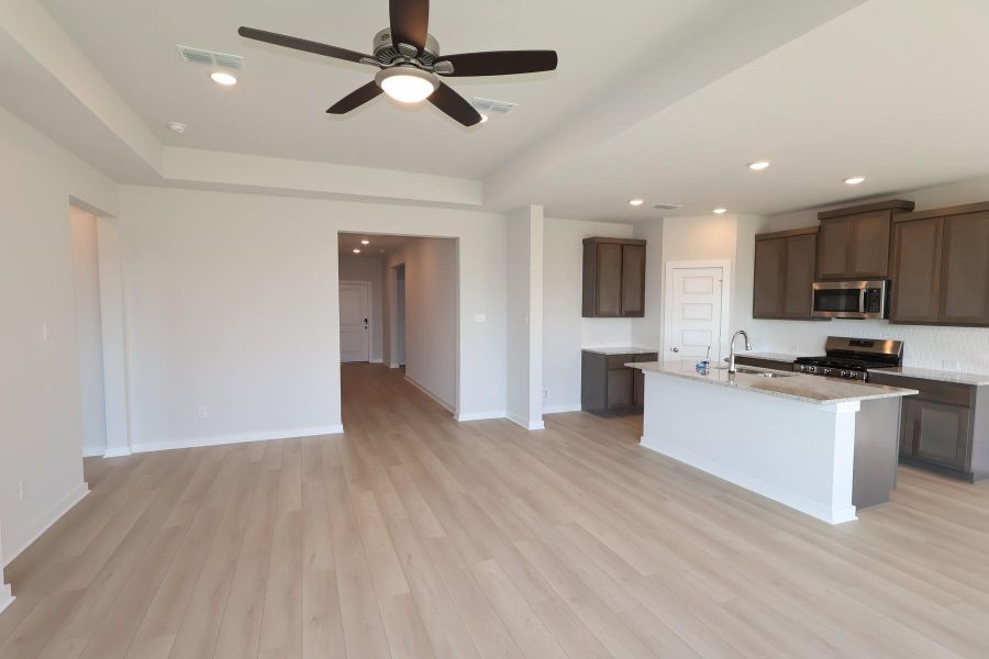 Spacious, unfurnished interior of a new home in Mason Woods, Cypress (Image 19).