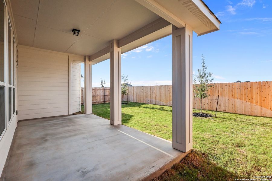 Exterior details and patio area of a home in Sunflower Ridge, New Braunfels (Image 24).