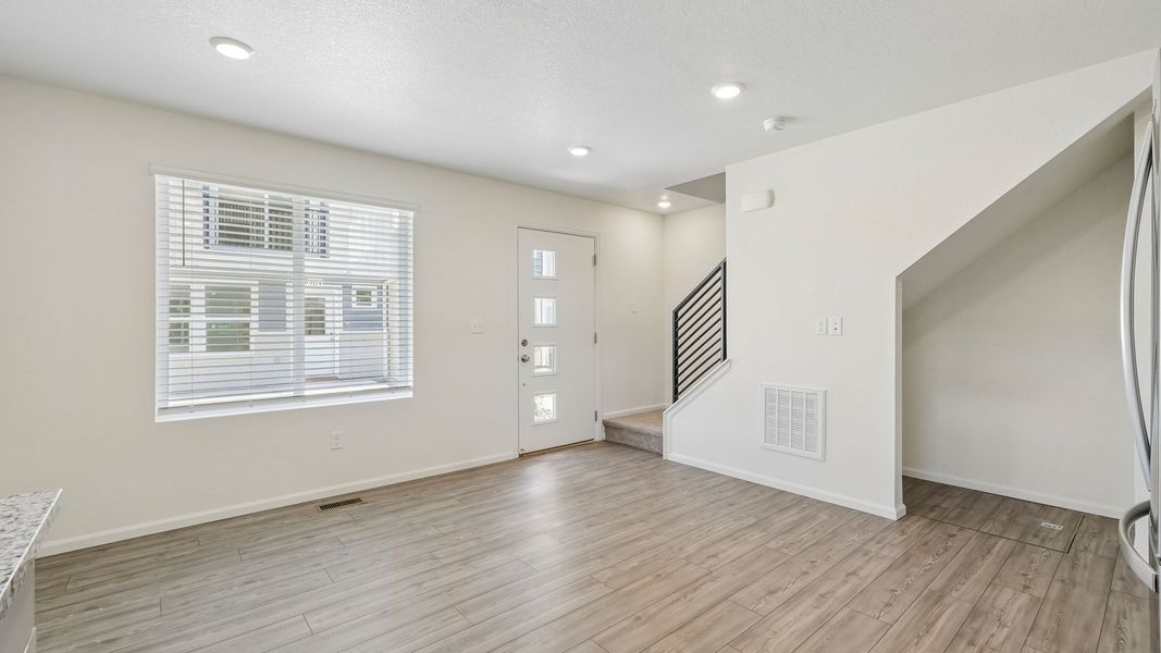 Spacious, unfurnished interior of a new home in Banning Lewis Ranch, Colorado Springs (Image 16).