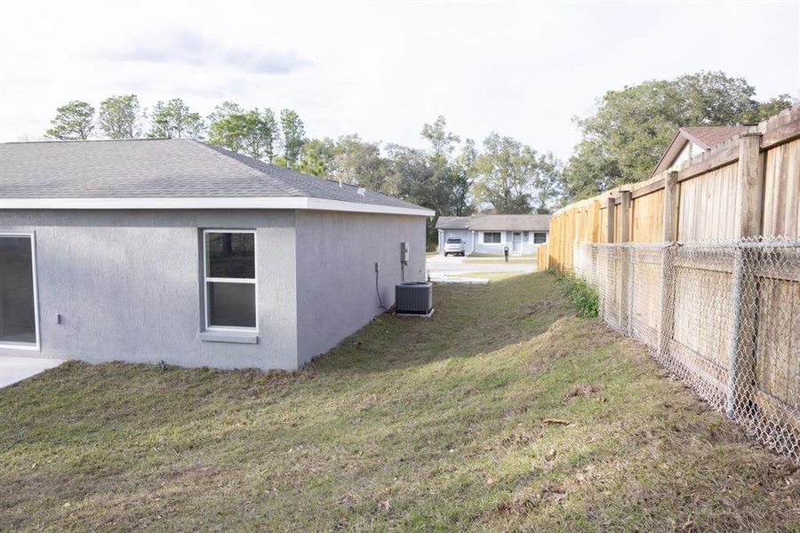Exterior details and patio area of a home in , Citrus Springs (Image 3).