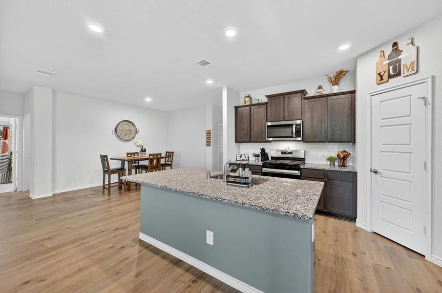 Furnished interior view inside a new home in Williamsburg, Fate (Image 33).