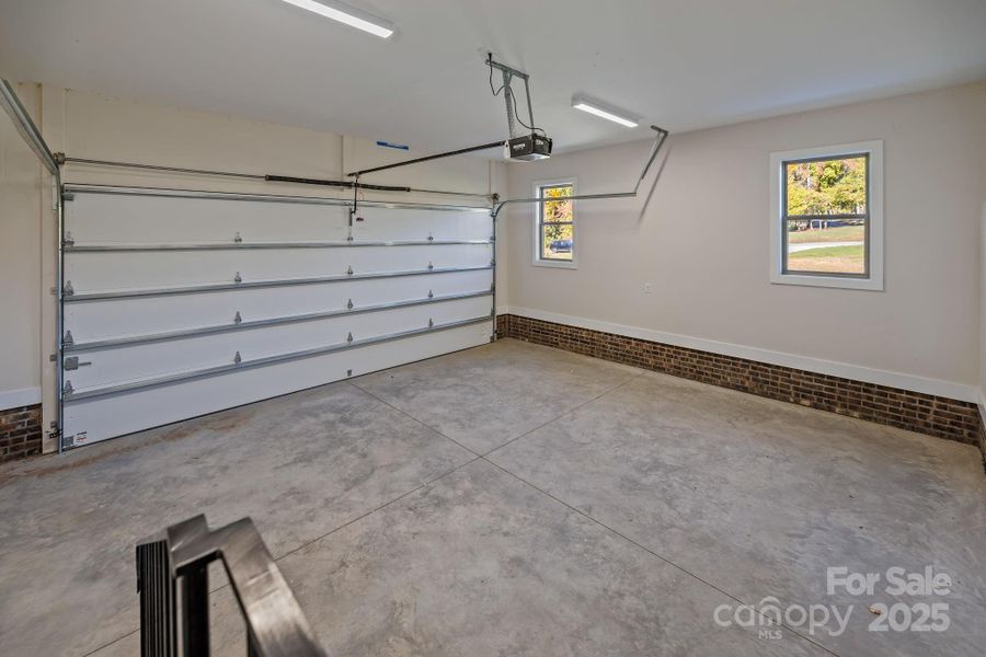 Spacious, unfurnished interior of a new home in , Monroe (Image 20).