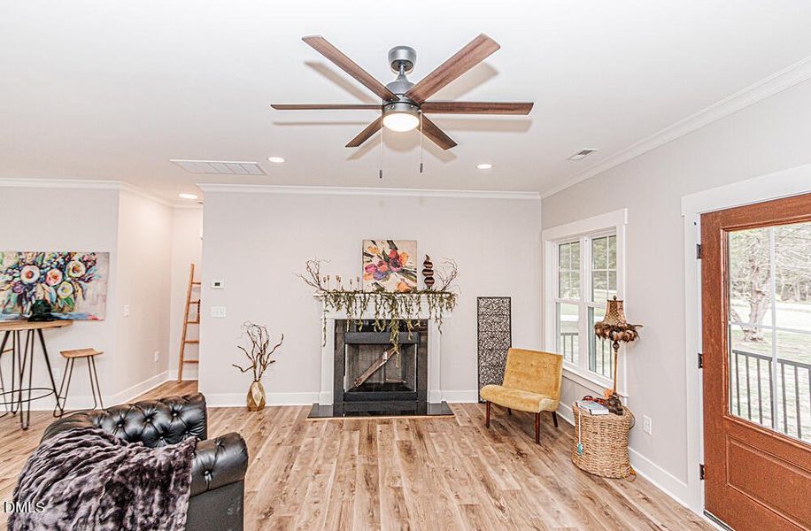 0021-IMG_0022 0021-IMG_0022