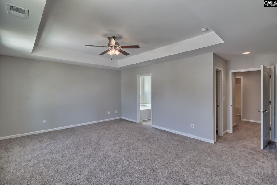 Spacious, unfurnished interior of a new home in Rolling Hills, Prosperity (Image 11).