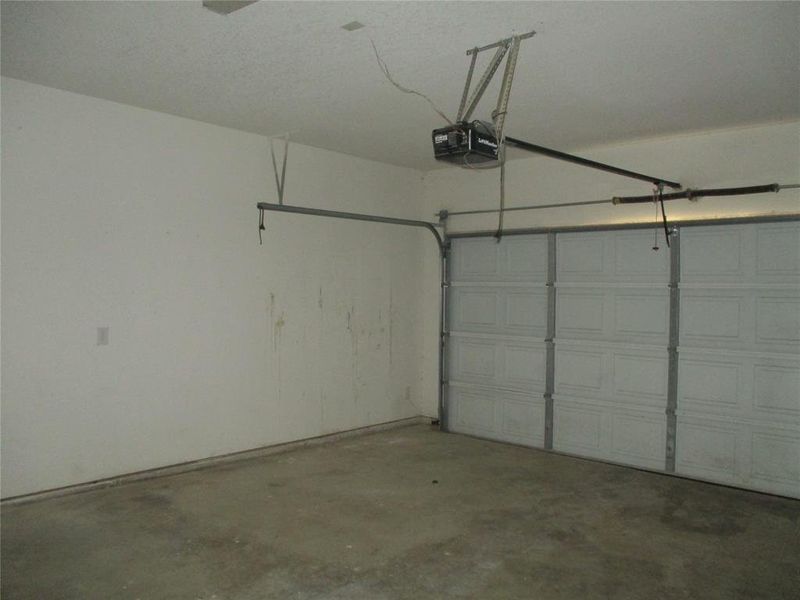 Spacious, unfurnished interior of a new home in , Kaufman (Image 6).