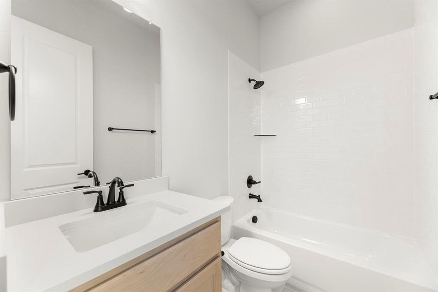 05. 2232 Euclid - 2ND Bath 05. 2232 Euclid - 2ND Bath