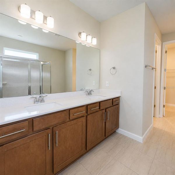 Furnished interior view inside a new home in , Clermont (Image 7).