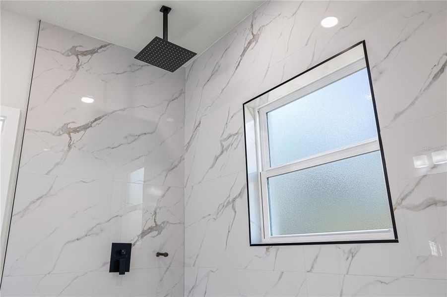 Close-up of interior finishes inside a home in , Dunnellon (Image 9).