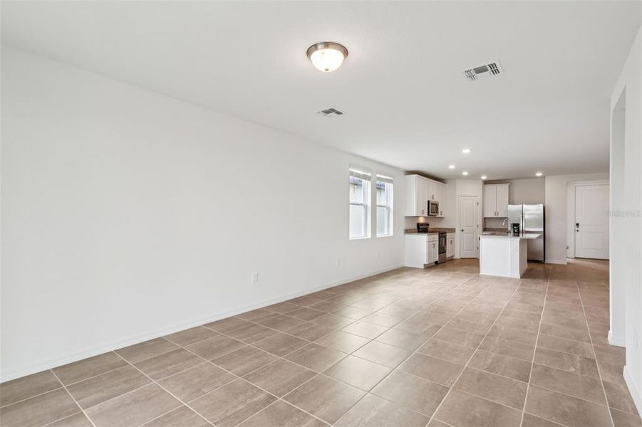 Spacious, unfurnished interior of a new home in Hamilton Bluff - Signature Series, Lake Hamilton (Image 17).