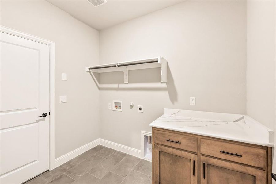 Furnished interior view inside a new home in Devonshire Classic 60-65, Forney (Image 9). Furnished interior view inside a new home in Devonshire Classic 60-65, Forney (Image 9).