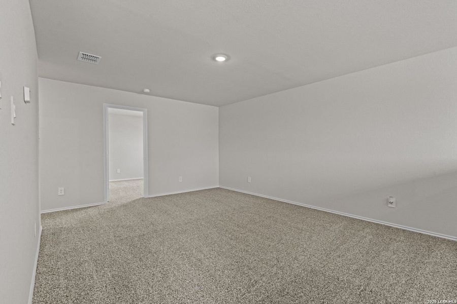 Spacious, unfurnished interior of a new home in Swenson Heights, Seguin (Image 25).