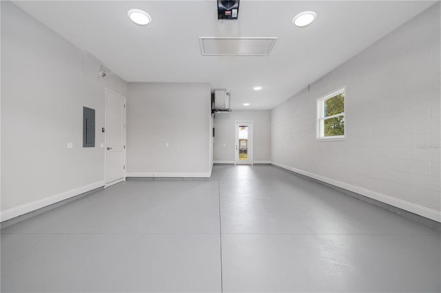 Spacious, unfurnished interior of a new home in , Palm Coast (Image 13).