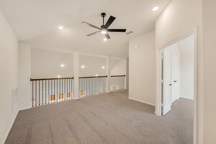 Spacious, unfurnished interior of a new home in Sable Creek, Sanger (Image 23).