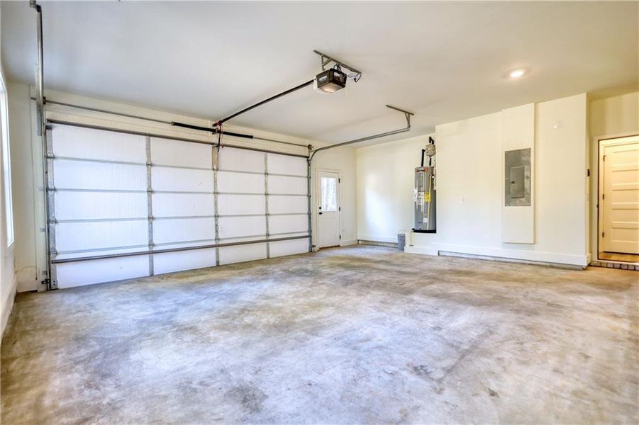 Spacious, unfurnished interior of a new home in , Mansfield (Image 54).