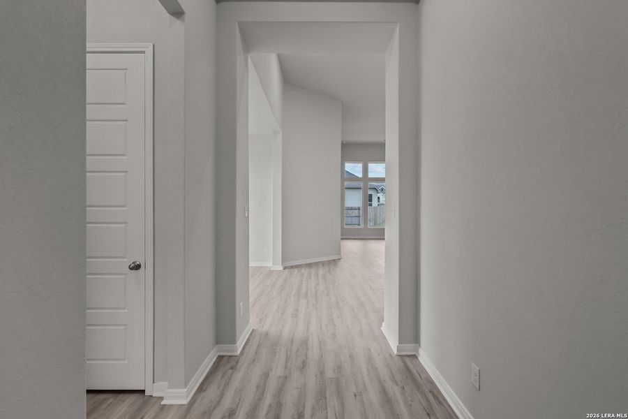 Spacious, unfurnished interior of a new home in Buffalo Crossing, Cibolo (Image 21).