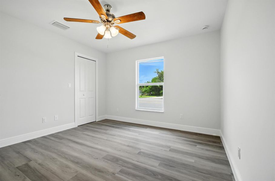 Spacious, unfurnished interior of a new home in , Fort Pierce (Image 15).