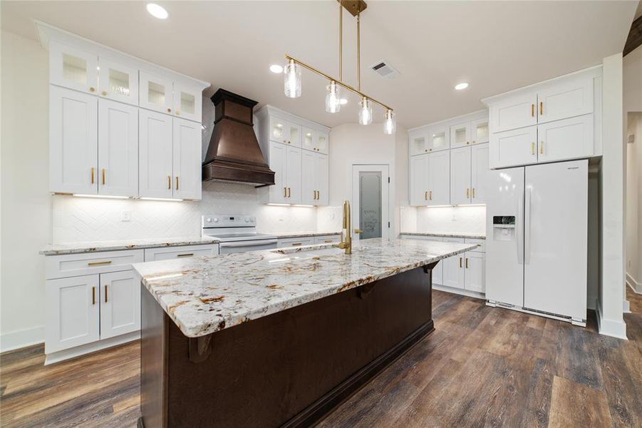 Furnished interior view inside a new home in , Brownwood (Image 6).