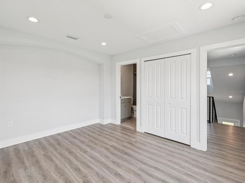 Spacious, unfurnished interior of a new home in , New Port Richey (Image 23).