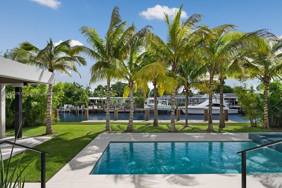 Community amenities in , North Miami (Image 34).