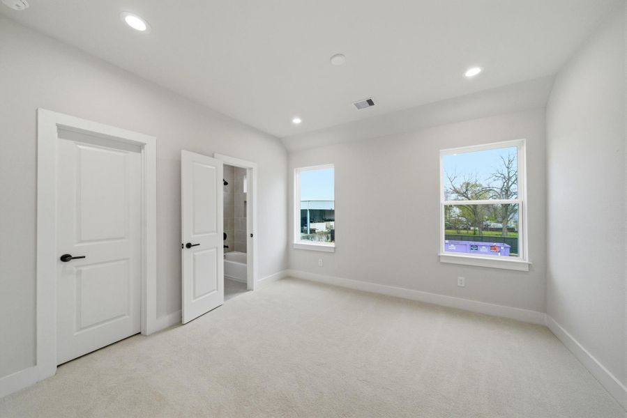 Spacious, unfurnished interior of a new home in , Houston (Image 27).