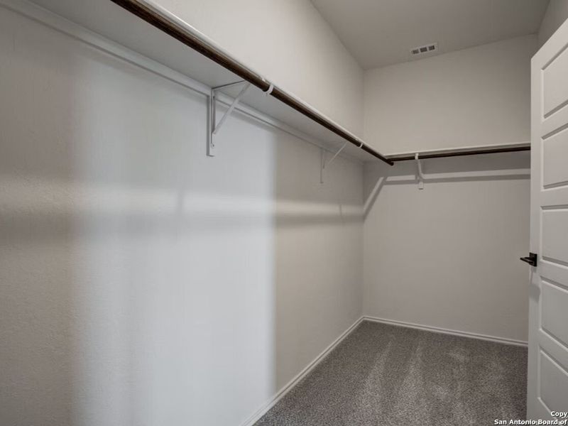 Spacious, unfurnished interior of a new home in Hannah Heights, Seguin (Image 19).