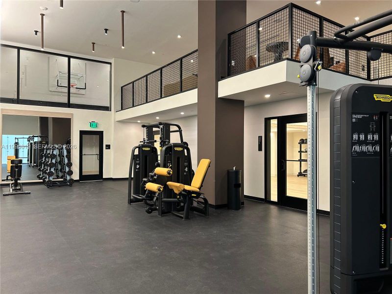 Community amenities in , Miami (Image 32).