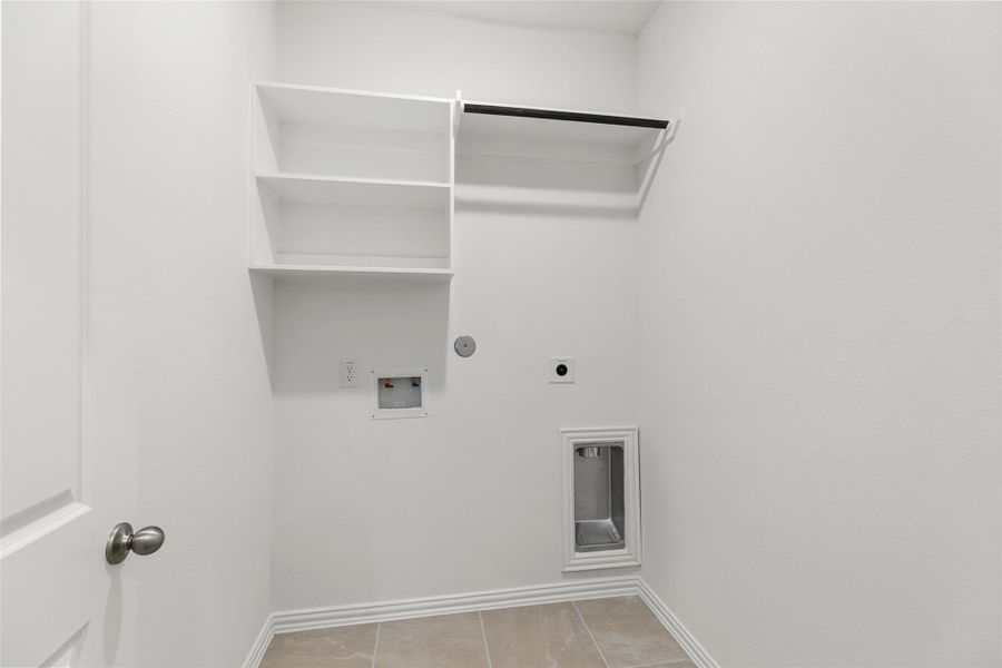 Spacious, unfurnished interior of a new home in Aldeana, Bonney (Image 21).