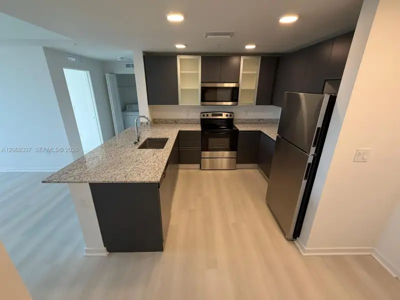 Furnished interior view inside a new home in , Orlando (Image 6).