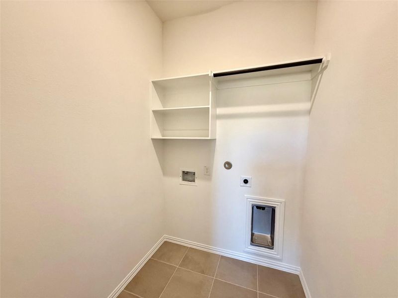 Spacious, unfurnished interior of a new home in Aldeana, Bonney (Image 12).