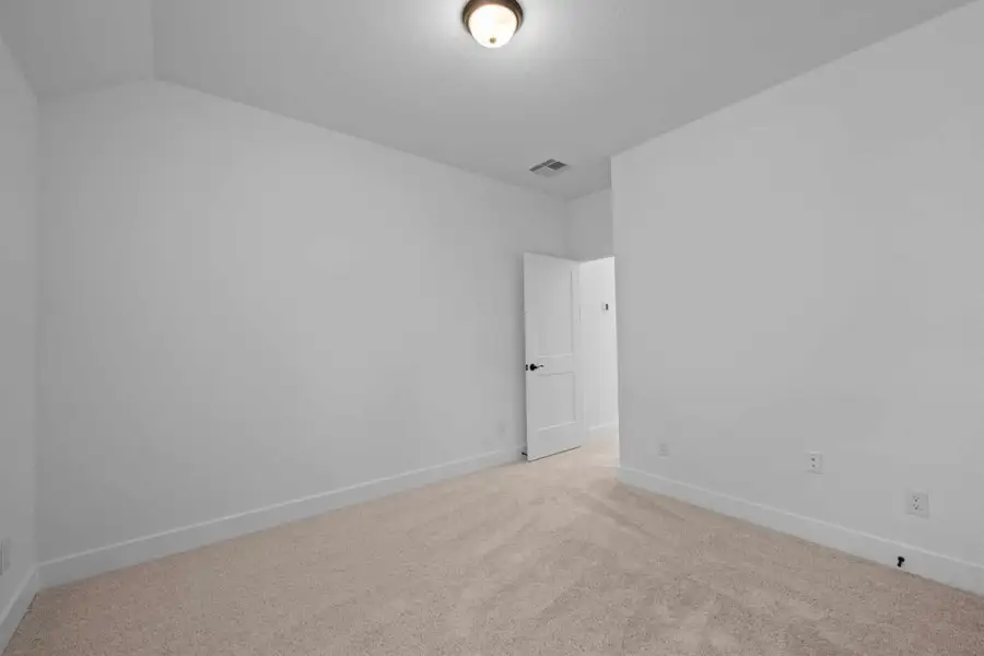 Spacious, unfurnished interior of a new home in The Woodlands Hills, Willis (Image 8).