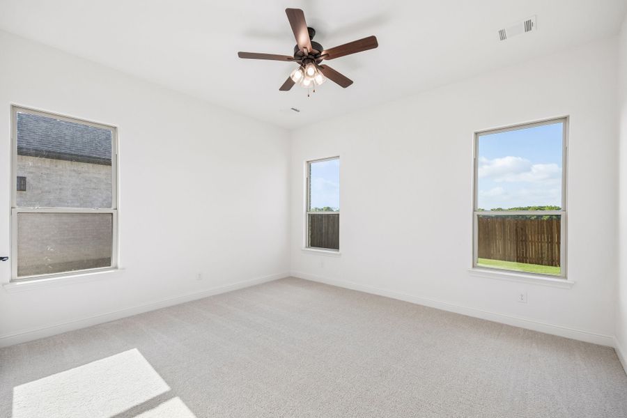 Spacious, unfurnished interior of a new home in Sheppard's Place, Waxahachie (Image 24). Spacious, unfurnished interior of a new home in Sheppard's Place, Waxahachie (Image 24).
