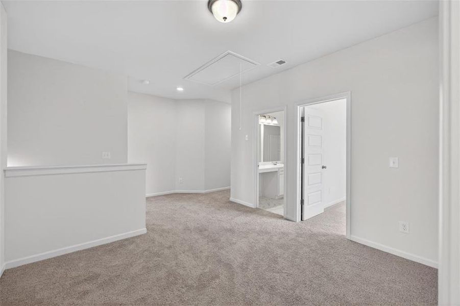 Spacious, unfurnished interior of a new home in Jones Ridge, Dallas (Image 30).