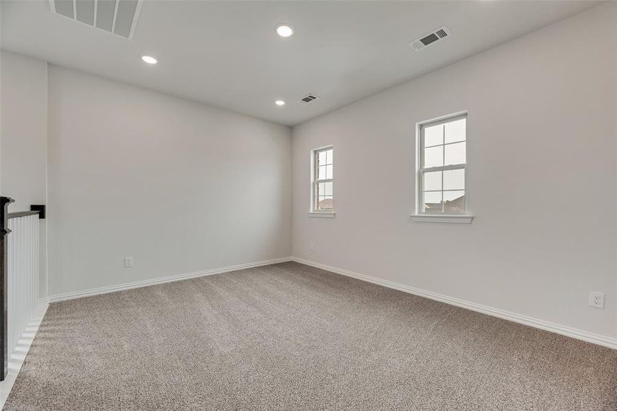 Spacious, unfurnished interior of a new home in Villages of Hurricane Creek, Anna (Image 33).