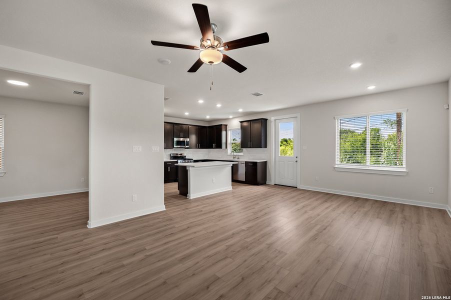Spacious, unfurnished interior of a new home in Trilogy Grove, San Antonio (Image 19).