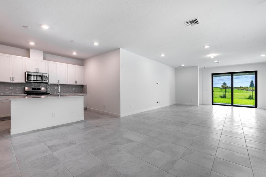 Spacious, unfurnished interior of a new home in , Loxahatchee (Image 7).