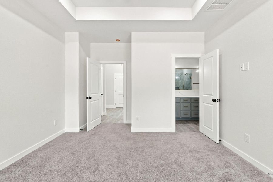Spacious, unfurnished interior of a new home in , Willis (Image 14).