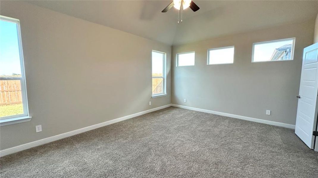 Spacious, unfurnished interior of a new home in Rock Creek Ranch, Fort Worth (Image 21).