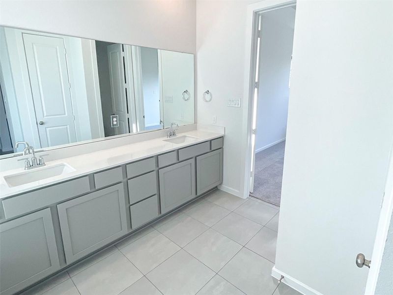 Furnished interior view inside a new home in Canterra Creek  60', Rosharon (Image 5).