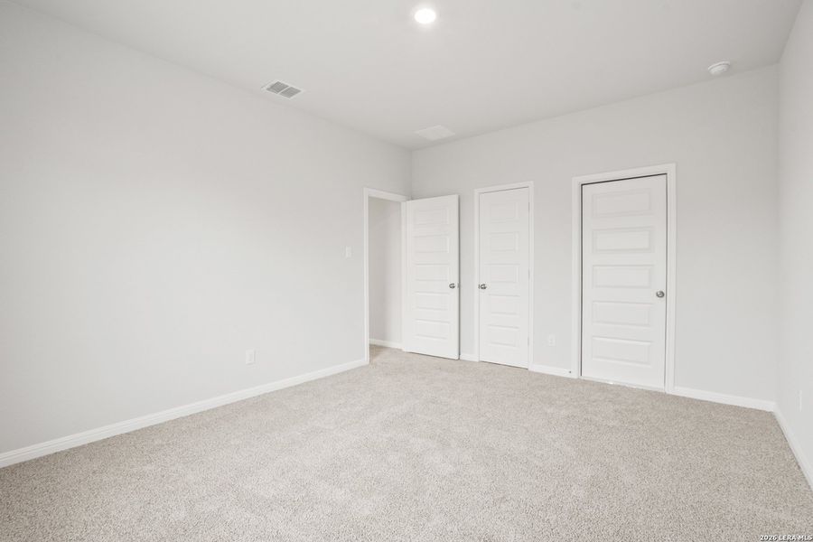 Spacious, unfurnished interior of a new home in Hunters Ranch, San Antonio (Image 28).