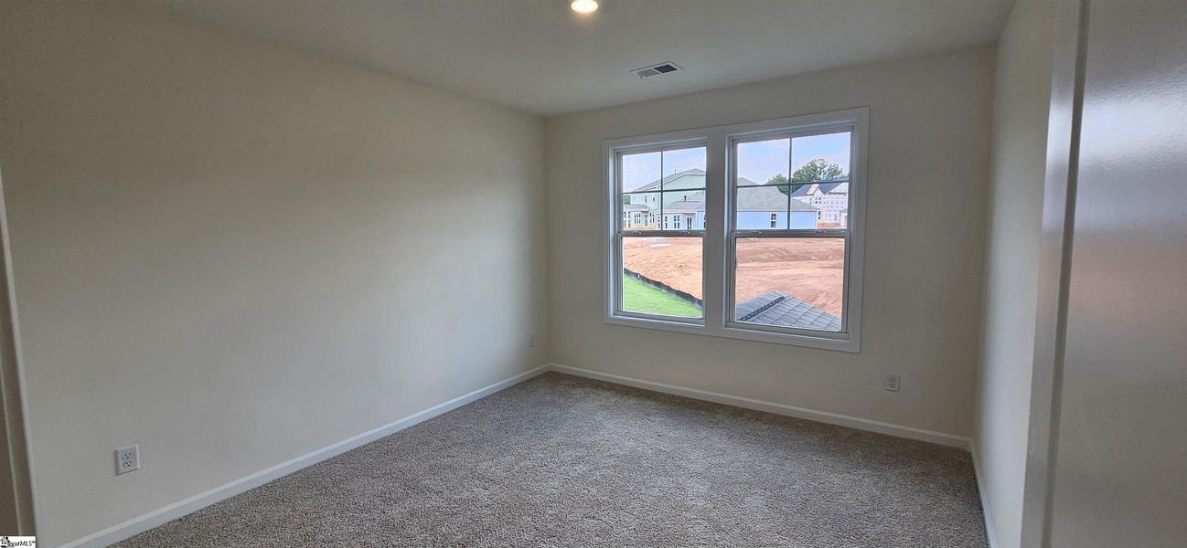 Spacious, unfurnished interior of a new home in Sedona, Greenville (Image 15).