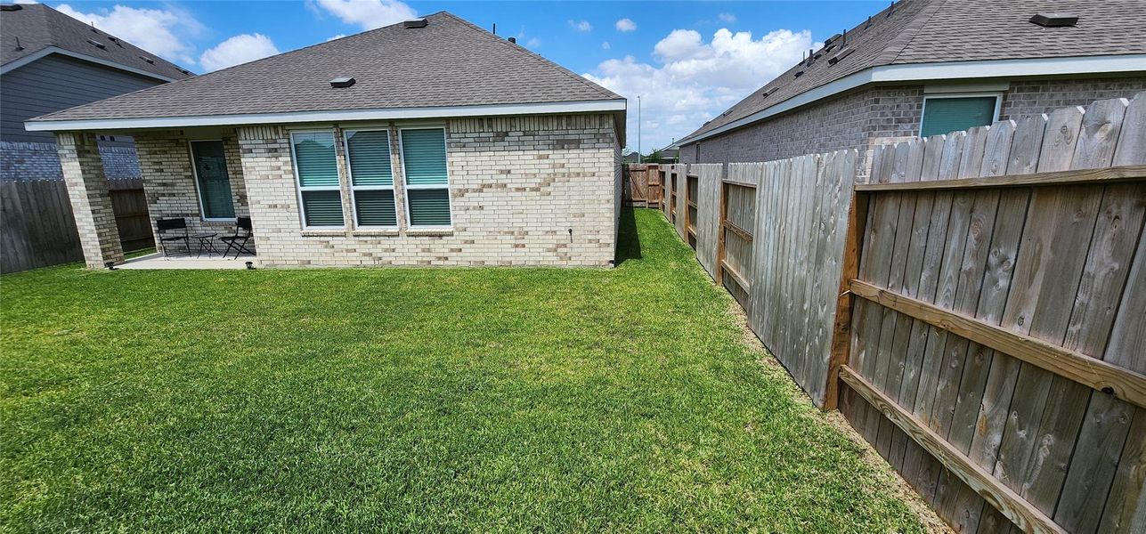 Exterior details and patio area of a home in Anniston, Katy (Image 31).