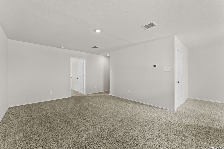 Spacious, unfurnished interior of a new home in Swenson Heights, Seguin (Image 21).