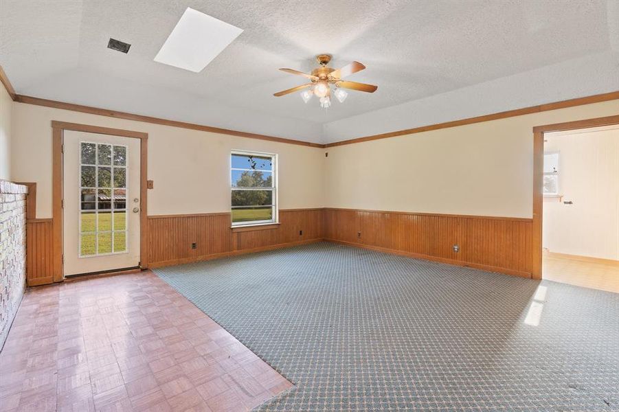 Spacious, unfurnished interior of a new home in , Alvarado (Image 14).