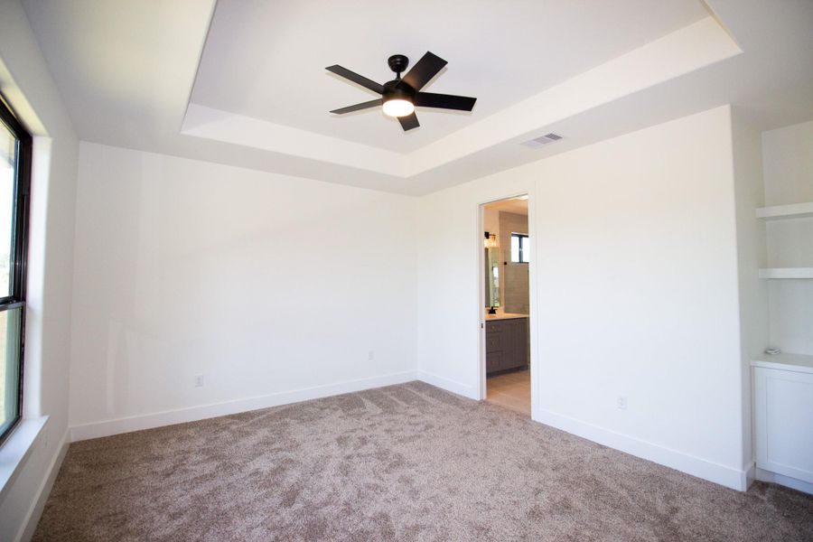 Spacious, unfurnished interior of a new home in , Hempstead (Image 22).
