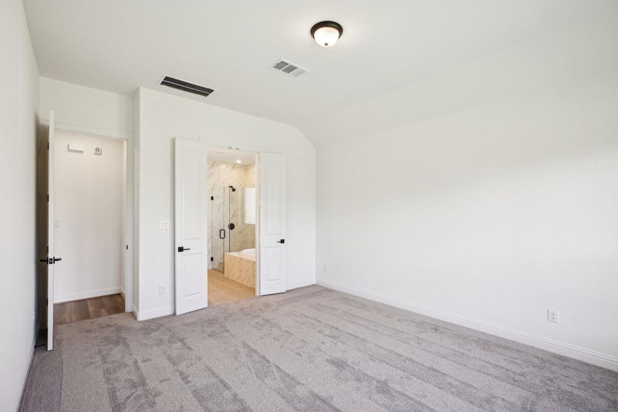 Spacious, unfurnished interior of a new home in Evergreen 50', Conroe (Image 28).