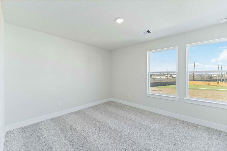 Spacious, unfurnished interior of a new home in Alicante, Houston (Image 23).