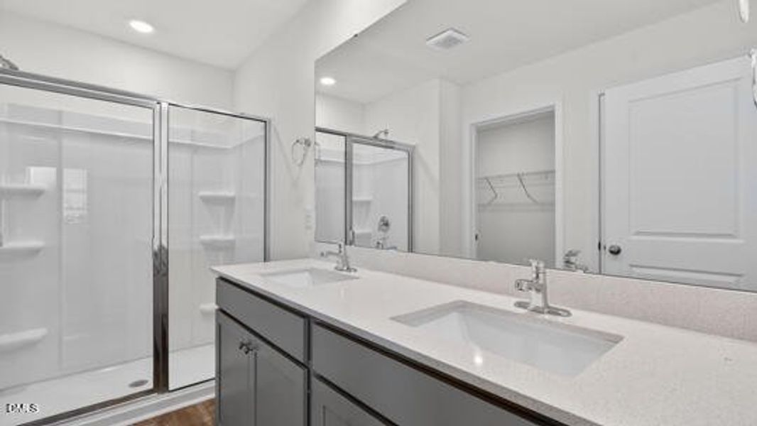 Lawson Glen_Belhaven B_16_Gray_SPEC-012 Lawson Glen_Belhaven B_16_Gray_SPEC-012