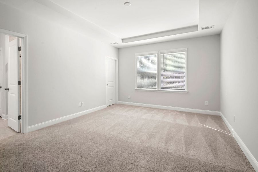 Spacious, unfurnished interior of a new home in Waterways, Richmond Hill (Image 18).
