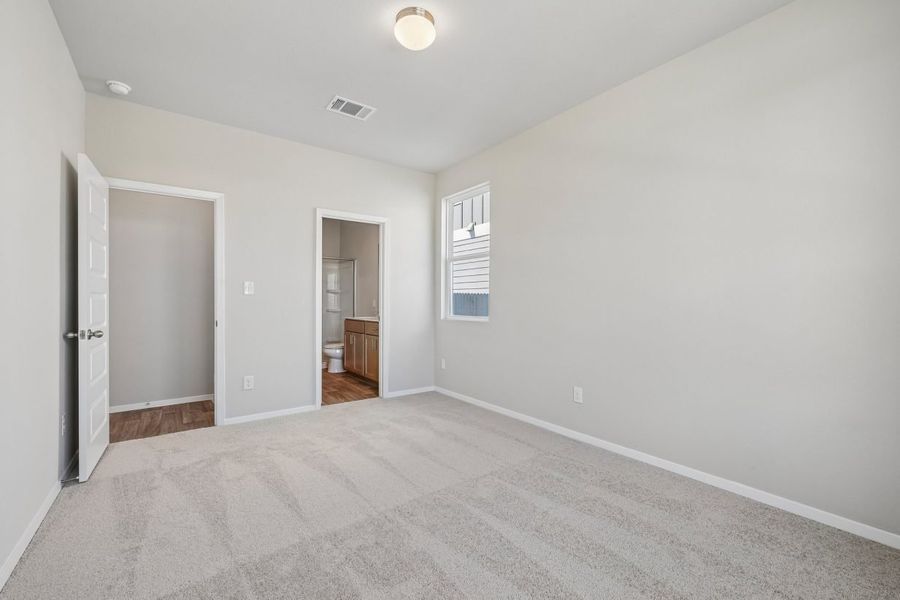 Spacious, unfurnished interior of a new home in Harvest Ridge, Elgin (Image 19).