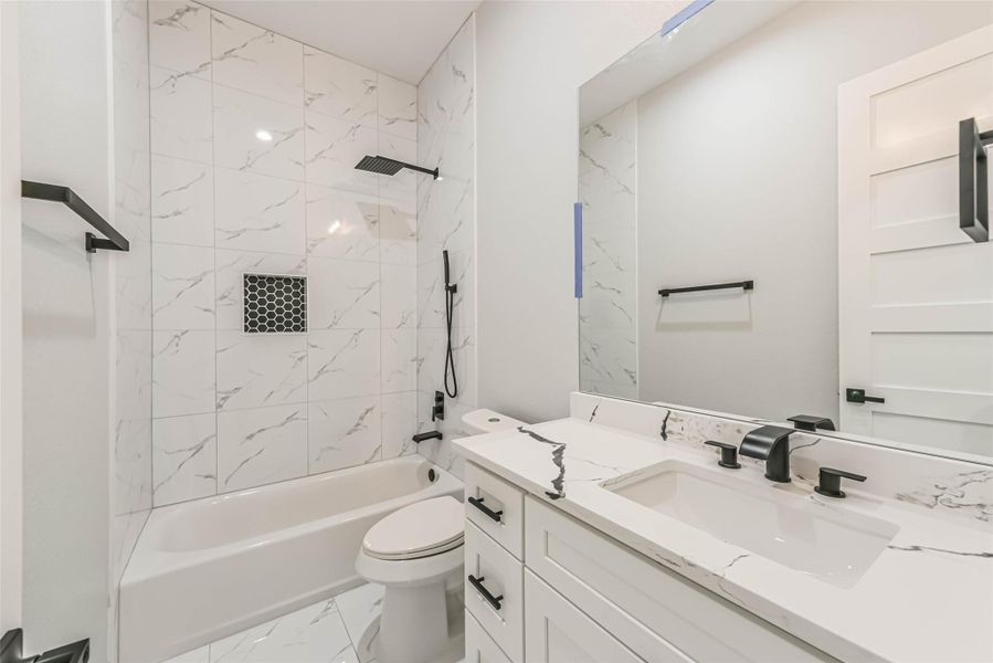 Furnished interior view inside a new home in , Conroe (Image 7).